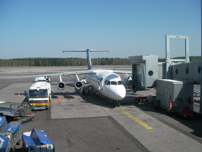 ヘルシンキ空港のAVRO機